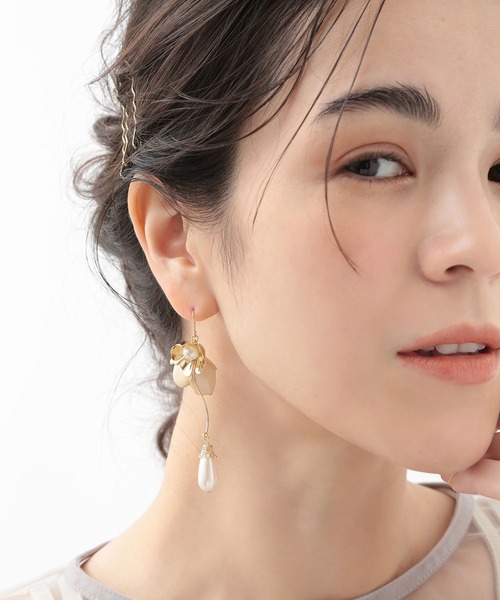 ecru〉 ドロップパール フラワーピアス（ピアス（両耳用））｜CALIN