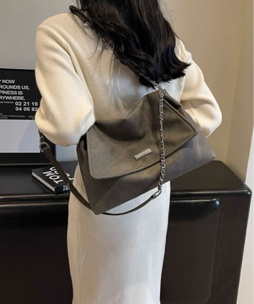 kirakiraShop(キラキラショップ)の「フェイクレザー チェーン ショルダーバッグ(ショルダーバッグ・レディース・ブラック/ブルー/ベージュ・FREE)」の5枚目の写真