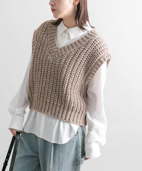 KBF（ケイビーエフ）の「チャンキーニットベスト（ニット/セーター・レディース・ダークグレー/キャメル・ONE）」の3枚目の写真