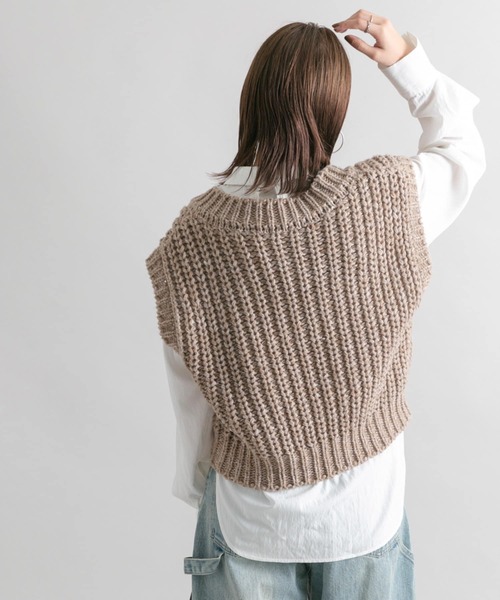 KBF（ケイビーエフ）の「チャンキーニットベスト（ニット/セーター・レディース・ダークグレー/キャメル・ONE）」の5枚目の写真