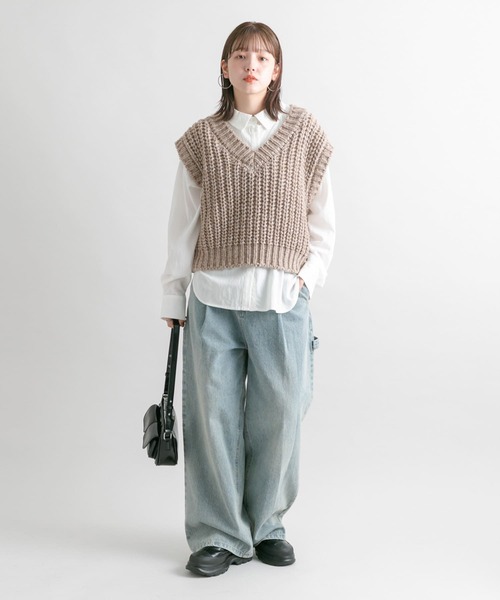 KBF（ケイビーエフ）の「チャンキーニットベスト（ニット/セーター・レディース・ダークグレー/キャメル・ONE）」の6枚目の写真