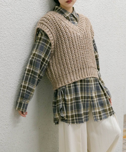 KBF（ケイビーエフ）の「チャンキーニットベスト（ニット/セーター・レディース・ダークグレー/キャメル・ONE）」の10枚目の写真