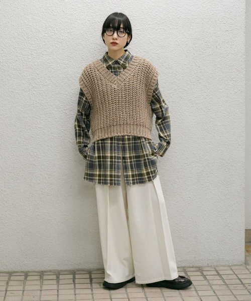 KBF（ケイビーエフ）の「チャンキーニットベスト（ニット/セーター・レディース・ダークグレー/キャメル・ONE）」の11枚目の写真