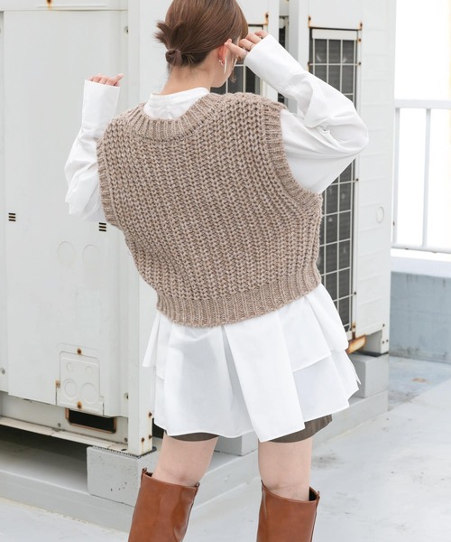 KBF（ケイビーエフ）の「チャンキーニットベスト（ニット/セーター・レディース・ダークグレー/キャメル・ONE）」の14枚目の写真