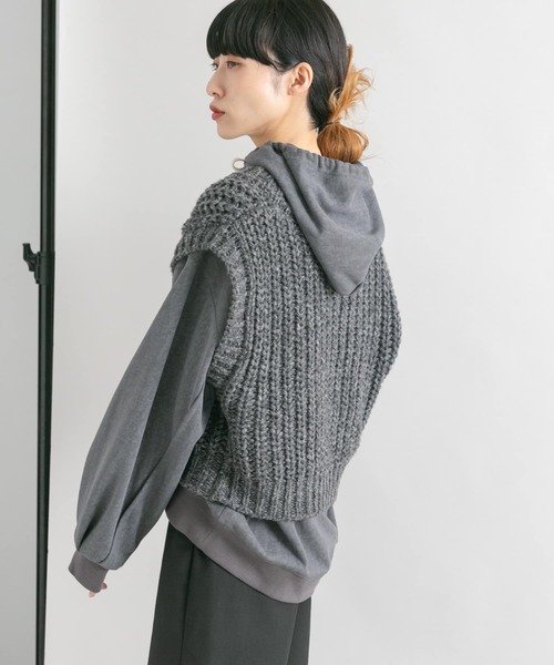 KBF（ケイビーエフ）の「チャンキーニットベスト（ニット/セーター・レディース・ダークグレー/キャメル・ONE）」の20枚目の写真