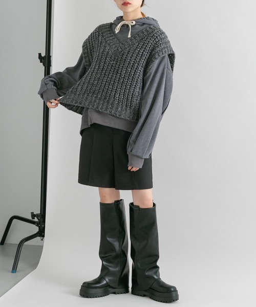 KBF（ケイビーエフ）の「チャンキーニットベスト（ニット/セーター・レディース・ダークグレー/キャメル・ONE）」の21枚目の写真