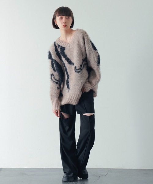 PURE BRIGHT(ピュアブライト)の「マーブル柄シャギーVネックニット(ニット/セーター・レディース・ベージュ/ブラック・FREE)」の3枚目の写真