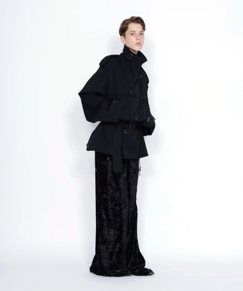JOHN LAWRENCE SULLIVAN(ジョンローレンスサリバン)の「JOHN LAWRENCE SULLIVAN WOOL COTTON TWILL SHORT TRENCH COAT (1C010-0225-01)(トレンチコート・メンズ・ブラック/ベージュ・MEDIUM)」の6枚目の写真