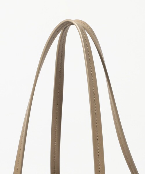 TOMORROWLAND （トゥモローランド）の「AGNEEL SLOAN EAST WEST トートバッグ（トートバッグ・レディース・グレイッシュベージュ・FREE）」の6枚目の写真