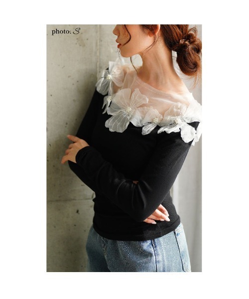 Sawa a la mode（サワアラモード）の「チュールフラワーモチーフリブトップス（Tシャツ/カットソー・レディース・ブラック・FREE）」の3枚目の写真