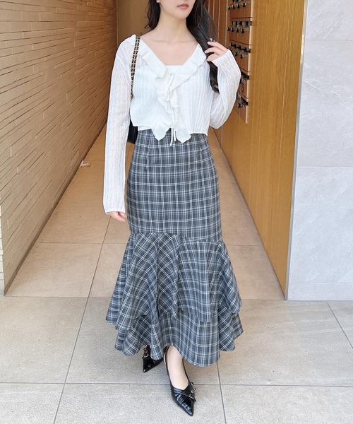 INGNI（イング）の「シアーフリルラメニットカーディガン（カーディガン/ボレロ・レディース・サックスブルー/オフホワイト/ピンク/ネイビー・M）」の8枚目の写真