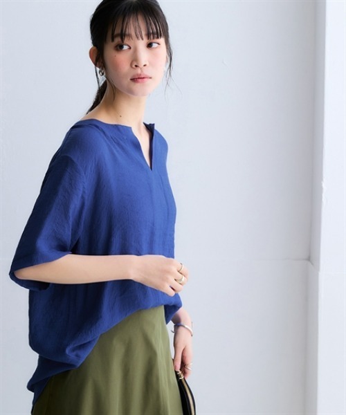 nissen（ニッセン）の「ふわり軽いエアリースラブカフタン衿５分袖ブラウス＜大きいサイズ有＞（シャツ/ブラウス・レディース・ブラック/レッド/グレー/グリーン/ブルー・S/M/L/LL/3L）」の4枚目の写真