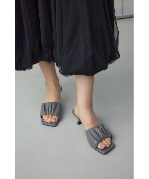 AZUL by moussy(アズールバイマウジー)の「ギャザーストラップスクエアトゥサンダル 靴(サンダル・レディース・アイボリー/ブラック/グレー/レッド・SMALL/MEDIUM/LARGE)」の22枚目の写真