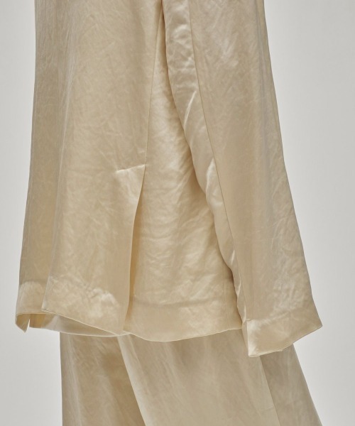 TODAYFUL(トゥデイフル)の「TODAYFUL Satin Over Jacket(その他アウター・レディース・ベージュ/ブラック・38/36)」の4枚目の写真