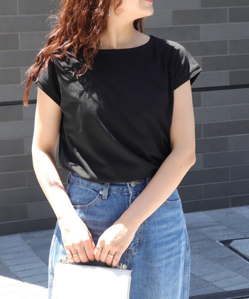 Pierrot(ピエロ)の「【骨格ウェーブさんにオススメ】ボートネック/フレンチスリーブベーシックTシャツ(Tシャツ/カットソー・レディース・チャコール/オフホワイト/ブルー/ブラック・S/M/L)」の3枚目の写真