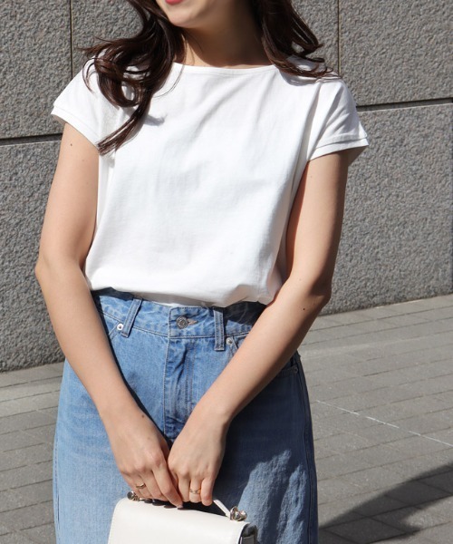 Pierrot(ピエロ)の「【骨格ウェーブさんにオススメ】ボートネック/フレンチスリーブベーシックTシャツ(Tシャツ/カットソー・レディース・チャコール/オフホワイト/ブルー/ブラック・S/M/L)」の5枚目の写真