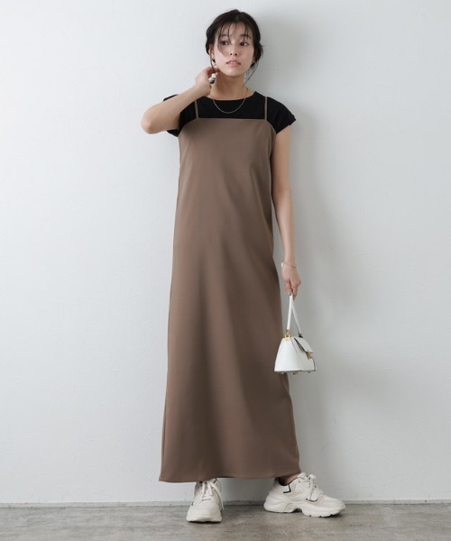 Pierrot(ピエロ)の「【骨格ウェーブさんにオススメ】ボートネック/フレンチスリーブベーシックTシャツ(Tシャツ/カットソー・レディース・チャコール/オフホワイト/ブルー/ブラック・S/M/L)」の11枚目の写真