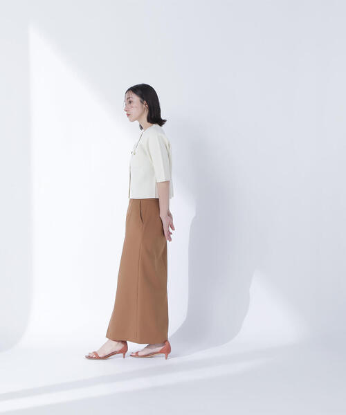 NATURAL BEAUTY BASIC(ナチュラルビューティーベーシック)の「◇【美人百花掲載】【WEB限定カラー:ダークブラウン】エンブレムボタンニットジャケット半袖(カーディガン/ボレロ・レディース・レッド/オフホワイト/ダークブラウン/ネイビー/ベージュ・FREE)」の10枚目の写真