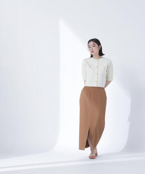 NATURAL BEAUTY BASIC(ナチュラルビューティーベーシック)の「◇【美人百花掲載】【WEB限定カラー:ダークブラウン】エンブレムボタンニットジャケット半袖(カーディガン/ボレロ・レディース・レッド/オフホワイト/ダークブラウン/ネイビー/ベージュ・FREE)」の12枚目の写真