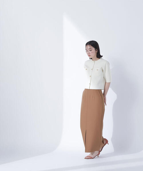 NATURAL BEAUTY BASIC(ナチュラルビューティーベーシック)の「◇【美人百花掲載】【WEB限定カラー:ダークブラウン】エンブレムボタンニットジャケット半袖(カーディガン/ボレロ・レディース・レッド/オフホワイト/ダークブラウン/ネイビー/ベージュ・FREE)」の14枚目の写真