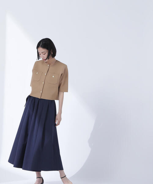 NATURAL BEAUTY BASIC(ナチュラルビューティーベーシック)の「◇【美人百花掲載】【WEB限定カラー:ダークブラウン】エンブレムボタンニットジャケット半袖(カーディガン/ボレロ・レディース・レッド/オフホワイト/ダークブラウン/ネイビー/ベージュ・FREE)」の17枚目の写真