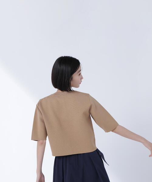 NATURAL BEAUTY BASIC(ナチュラルビューティーベーシック)の「◇【美人百花掲載】【WEB限定カラー:ダークブラウン】エンブレムボタンニットジャケット半袖(カーディガン/ボレロ・レディース・レッド/オフホワイト/ダークブラウン/ネイビー/ベージュ・FREE)」の22枚目の写真