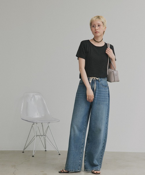 ad thie(アドティエ)の「リブクルーネック コンパクトTシャツ(Tシャツ/カットソー・レディース・オフホワイト/ブラック/チャコール/アイボリー/グレイッシュベージュ/アイボリー系/ブラック系/レッド/ブラウン・LARGE/MEDIUM/LL)」の17枚目の写真