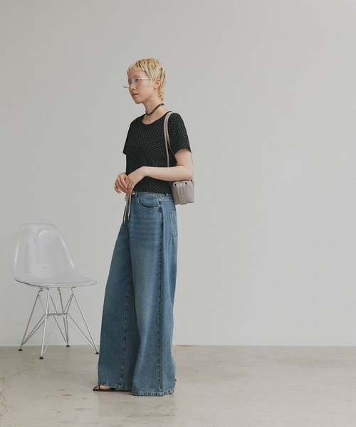 ad thie(アドティエ)の「リブクルーネック コンパクトTシャツ(Tシャツ/カットソー・レディース・オフホワイト/ブラック/チャコール/アイボリー/グレイッシュベージュ/アイボリー系/ブラック系/レッド/ブラウン・LARGE/MEDIUM/LL)」の18枚目の写真