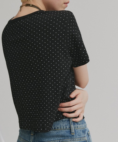 ad thie(アドティエ)の「リブクルーネック コンパクトTシャツ(Tシャツ/カットソー・レディース・オフホワイト/ブラック/チャコール/アイボリー/グレイッシュベージュ/アイボリー系/ブラック系/レッド/ブラウン・LARGE/MEDIUM/LL)」の10枚目の写真