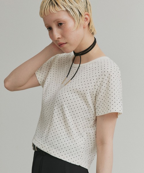 ad thie(アドティエ)の「リブクルーネック コンパクトTシャツ(Tシャツ/カットソー・レディース・オフホワイト/ブラック/チャコール/アイボリー/グレイッシュベージュ/アイボリー系/ブラック系/レッド/ブラウン・LARGE/MEDIUM/LL)」の14枚目の写真