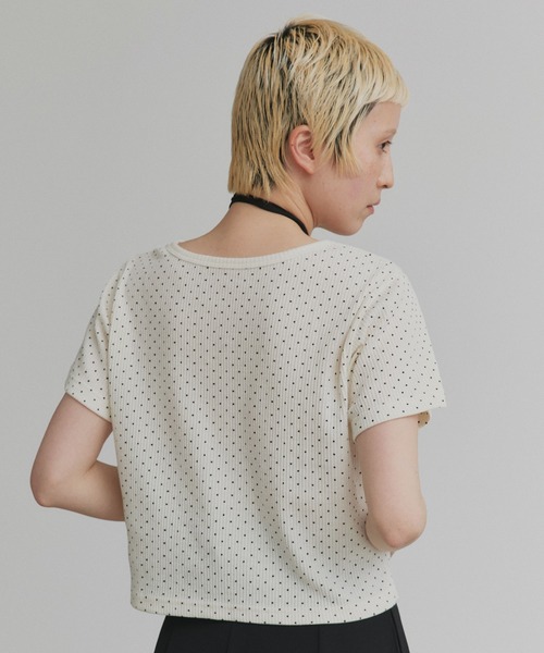 ad thie(アドティエ)の「リブクルーネック コンパクトTシャツ(Tシャツ/カットソー・レディース・オフホワイト/ブラック/チャコール/アイボリー/グレイッシュベージュ/アイボリー系/ブラック系/レッド/ブラウン・LARGE/MEDIUM/LL)」の21枚目の写真