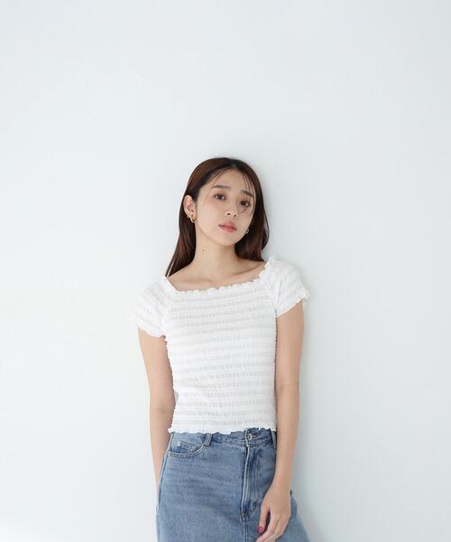 NATURAL BEAUTY BASIC(ナチュラルビューティーベーシック)の「◇シャーリングコンパクトカットソー(Tシャツ/カットソー・レディース・レッド/オフホワイト/ブラウン・FREE)」の1枚目の写真