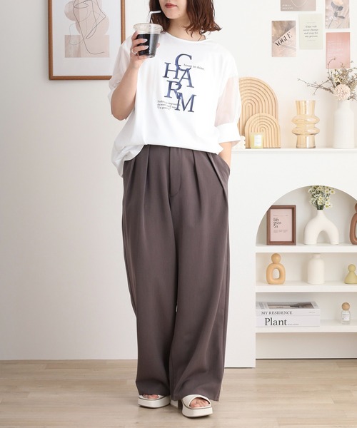 EGLANTINE(エグランティーヌ)の「EGLANTINE CHARM 箔ロゴプリント 袖光沢シアーカットソー 5分袖Tシャツ(Tシャツ/カットソー・レディース・チャコールグレー/オフホワイト/ブラック・40)」の7枚目の写真