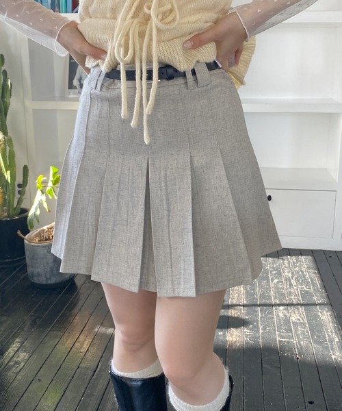 SOLLON.(ソルロン)の「ベルト付きプリーツミニスカート(スカート・レディース・ライトグレー/ベージュ・FREE)」の1枚目の写真