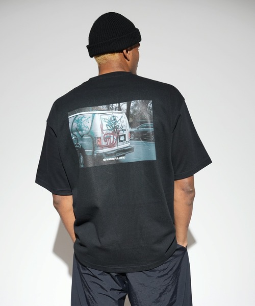 BASIS（ベイシス）の「SANDER LAND 9.1ozマグナムウェイト Graffiti バックプリント ビッグシルエット 半袖Tシャツ（Tシャツ/カットソー・メンズ・ホワイト/ブラック・MEDIUM/LARGE/X-LARGE）」の2枚目の写真