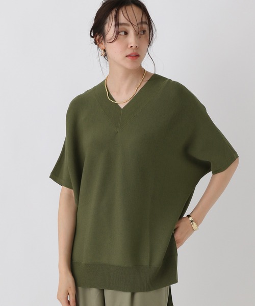 Elura(エルーラ)の「<WEB限定|第三弾ニット>華奢見えドルマンVネックニット/492597(ニット/セーター・レディース・ブラック/カーキ/ブラウン系その他2/ホワイト/ライトグレー・MEDIUM/X-LARGE)」の5枚目の写真