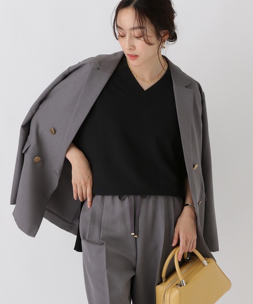 Elura(エルーラ)の「<WEB限定|第三弾ニット>華奢見えドルマンVネックニット/492597(ニット/セーター・レディース・ブラック/カーキ/ブラウン系その他2/ホワイト/ライトグレー・MEDIUM/X-LARGE)」の3枚目の写真