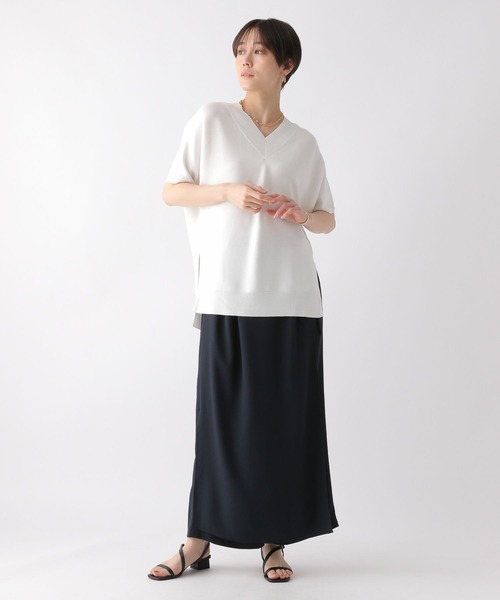 Elura(エルーラ)の「<WEB限定|第三弾ニット>華奢見えドルマンVネックニット/492597(ニット/セーター・レディース・ブラック/カーキ/ブラウン系その他2/ホワイト/ライトグレー・MEDIUM/X-LARGE)」の6枚目の写真