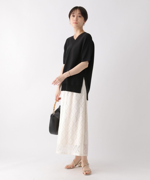 Elura(エルーラ)の「<WEB限定|第三弾ニット>華奢見えドルマンVネックニット/492597(ニット/セーター・レディース・ブラック/カーキ/ブラウン系その他2/ホワイト/ライトグレー・MEDIUM/X-LARGE)」の9枚目の写真