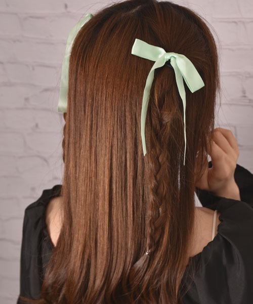 VIBGYOR Women（ヴィブジョー　ウィメン）の「【float】サテン リボン ヘアゴム【2個セット/12色展開】（ヘアゴム・レディース・ホワイト/ブラック/ネイビー/グレー/オフホワイト/ミント/ワインレッド/ラベンダー/チョコ/ベビーピンク/スモークピンク/グレー系・FREE）」の7枚目の写真