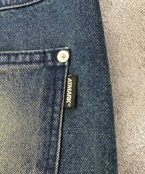 ATMARK(アットマーク)の「《2サイズ展開 / UNISEX 》バックアーチロゴ バギーデニム(デニムパンツ・メンズ・ブラック/インディゴブルー/ピンク・LARGE/MEDIUM)」の10枚目の写真