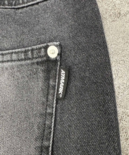 ATMARK(アットマーク)の「《2サイズ展開 / UNISEX 》バックアーチロゴ バギーデニム(デニムパンツ・メンズ・ブラック/インディゴブルー/ピンク・LARGE/MEDIUM)」の11枚目の写真