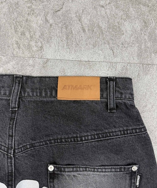 ATMARK(アットマーク)の「《2サイズ展開 / UNISEX 》バックアーチロゴ バギーデニム(デニムパンツ・メンズ・ブラック/インディゴブルー/ピンク・LARGE/MEDIUM)」の14枚目の写真