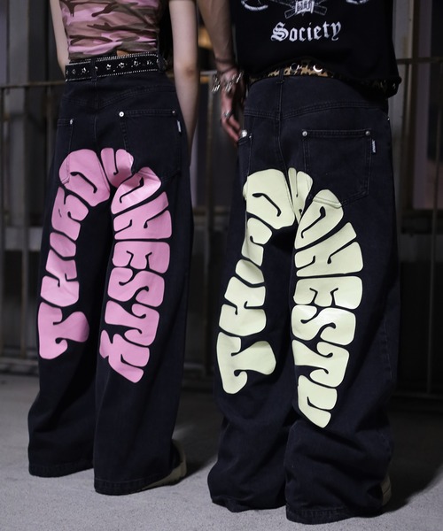 ATMARK(アットマーク)の「《2サイズ展開 / UNISEX 》バックアーチロゴ バギーデニム(デニムパンツ・メンズ・ブラック/インディゴブルー/ピンク・LARGE/MEDIUM)」の17枚目の写真