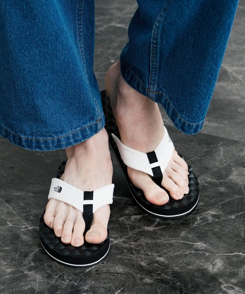 THE NORTH FACE(ザノースフェイス)の「THE NORTH FACE BASIC CAMP FLIP EX ノースフェイス ベースキャンプフリップ ワンポイントロゴトングサンダル(サンダル・メンズ・ホワイト/ブラック・25cm/26cm/27cm/24cm/28cm)」の4枚目の写真