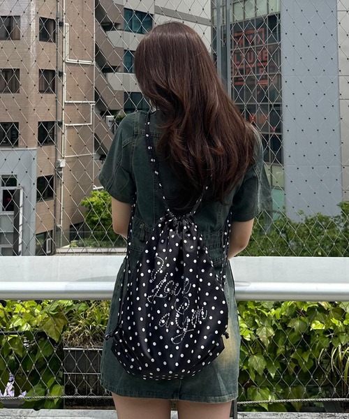 FOREVER 21（フォーエバー トゥエンティーワン）の「【2025SS】ラインストーンナップサック（バックパック/リュック・レディース・ブラック/ブルー・FREE）」の3枚目の写真