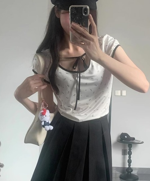 Silly（シリー）の「フラワーデザインリボンパフ半袖（Tシャツ/カットソー・レディース・ホワイト・FREE）」の2枚目の写真