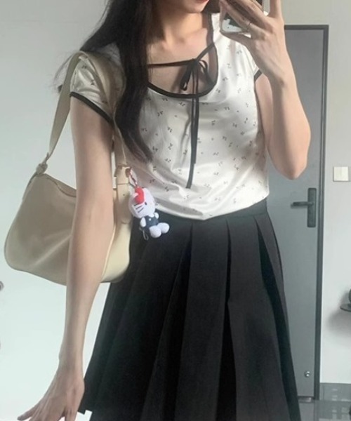 Silly（シリー）の「フラワーデザインリボンパフ半袖（Tシャツ/カットソー・レディース・ホワイト・FREE）」の3枚目の写真