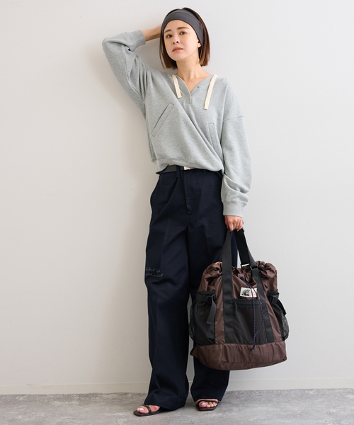 U by SPICK&SPAN（ユーバイスピックアンドスパン）の「Vネック裏毛フーディー（パーカー・レディース・ホワイト/チャコールグレー・FREE）」の9枚目の写真