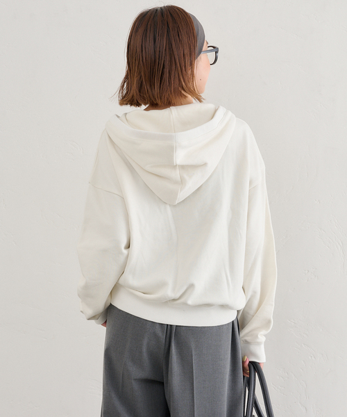 U by SPICK&SPAN（ユーバイスピックアンドスパン）の「Vネック裏毛フーディー（パーカー・レディース・ホワイト/チャコールグレー・FREE）」の18枚目の写真